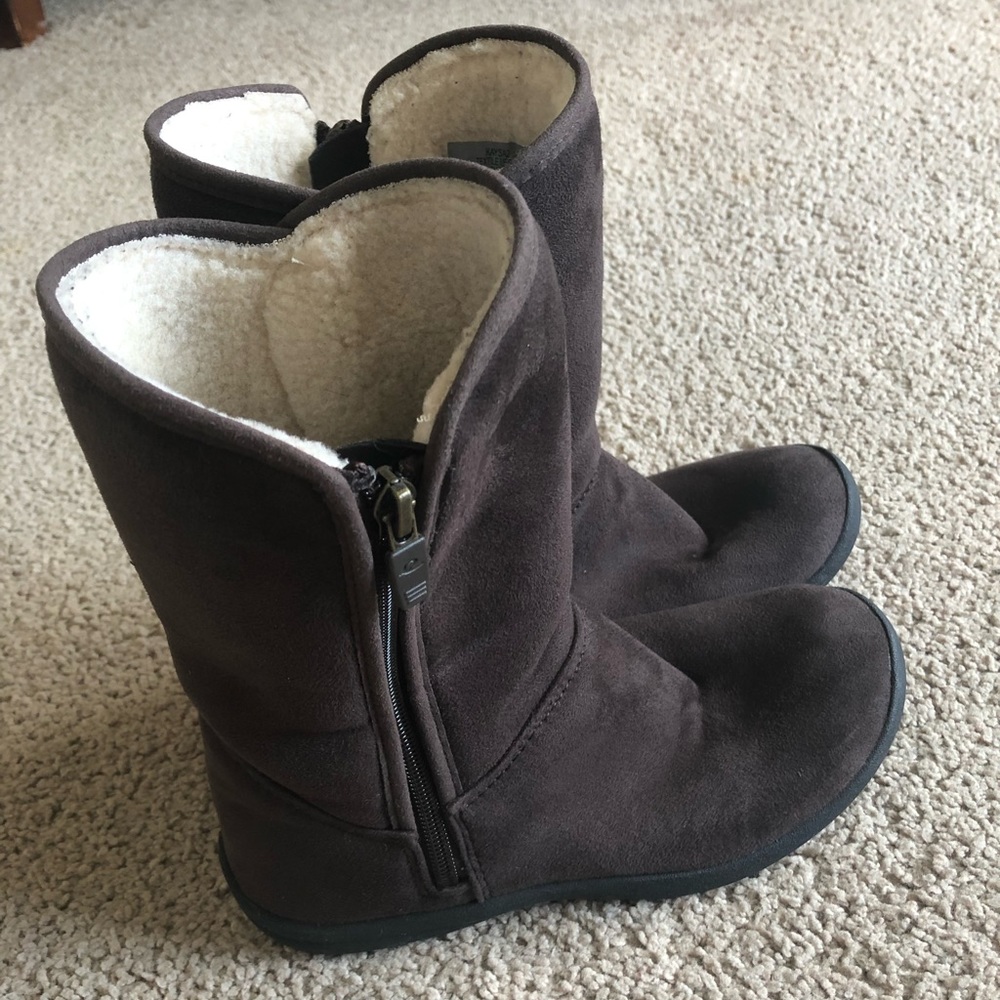Boots - Picture 2 of 5